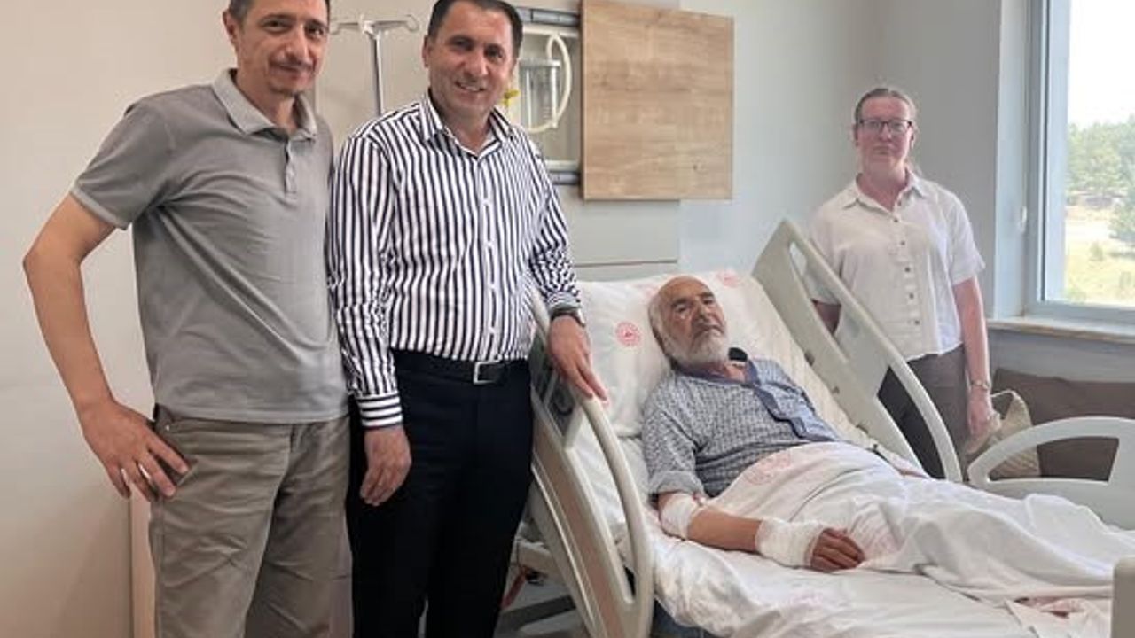 ŞEHİT BABASINA GEÇMİŞ OLSUN ZİYARETİ