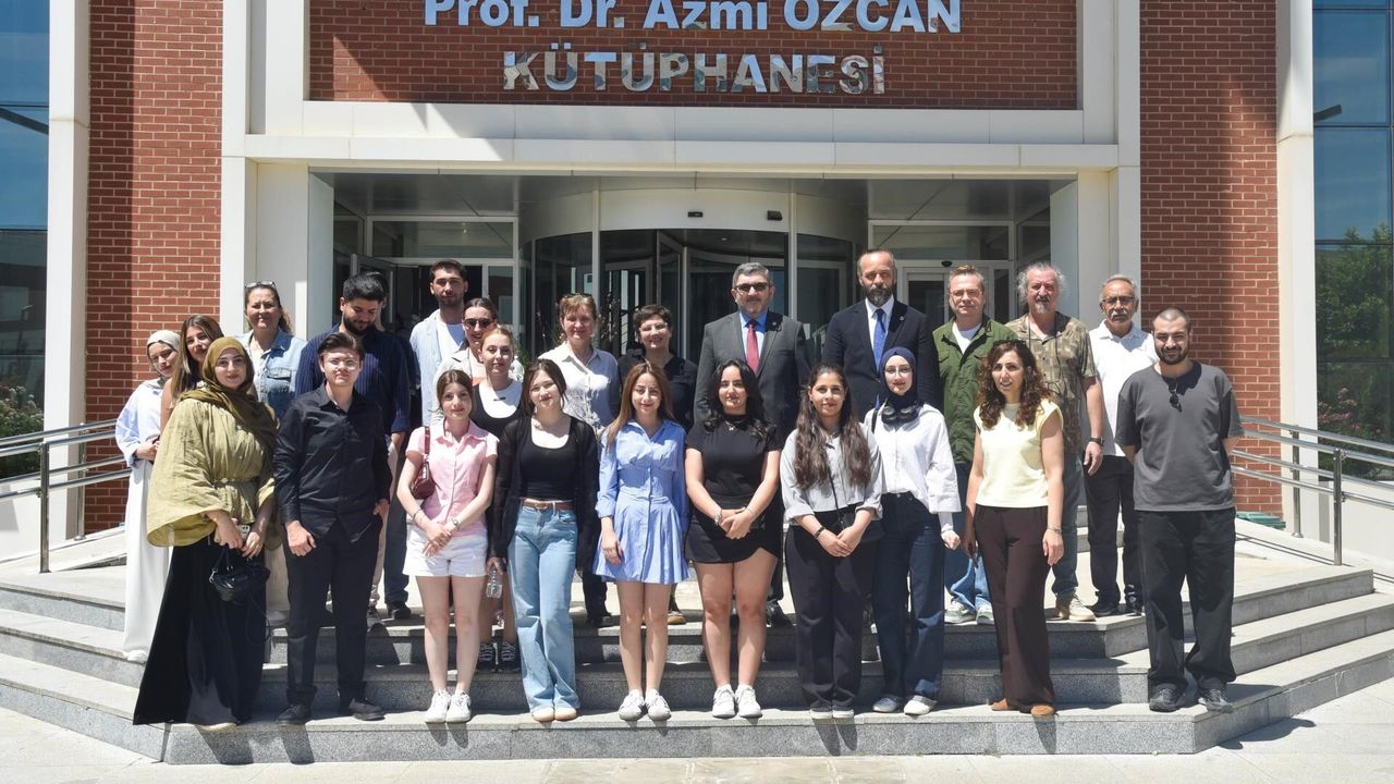 BŞEÜ’DE ‘KAMPÜSTE YAŞAM’ SERGİSİ SANATSEVERLERLE BULUŞTU