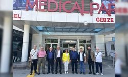 AK PARTİLİ BELEDİYE BAŞKANLARI ELMAS’I HASTANEDE ZİYARET ETTİ