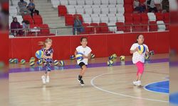 VOLEYBOLCULAR VE MİNİK YÜZÜCÜLER ÇALIŞMALARA BAŞLADI