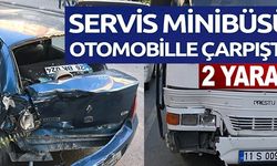 SERVİS MİNİBÜSÜ OTOMOBİLLE ÇARPIŞTI