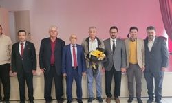 TARİHÇİ VE YAZAR ÖĞRENCİLERLE BİR ARADA