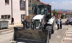YAĞMUR SUYU HATLARINI BELEDİYE YENİLİYOR