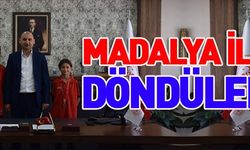 MADALYA İLE DÖNDÜLER