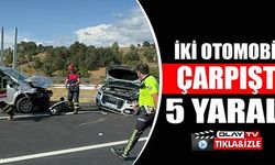 İKİ OTOMOBİL ÇARPIŞTI: 5 YARALI