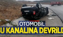 OTOMOBİL SU KANALINA DEVRİLDİ