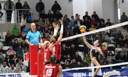 KADIN VOLEYBOL TAKIMI ZORLU MAÇA HAZIRLANIYOR