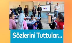 SÖZLERİNİ TUTAN ÖĞRENCİLERE KİTAP HEDİYE EDİLDİ