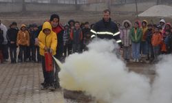 BOZÜYÜK'TE İLK VE ORTAOKUL ÖĞRENCİLERİNE YANGIN EĞİTİMİ