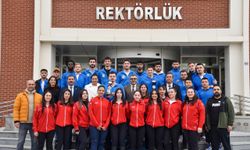 REKTÖR KAPLANCIKLI, FUTBOL VE VOLEYBOL TAKIMIYLA İLE BİR ARAYA GELDİ