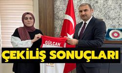 YURTLİG ÇEKİLİŞİNDEN FORMA KAZANANA ÖĞRENCİYE HEDİYESİ VERİLDİ