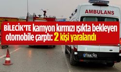 KAMYONETİN KIRMIZI IŞIKTA BEKLEYEN OTOMOBİLE ÇARPTI; 2 KİŞİ YARALANDI