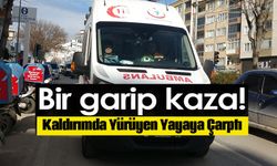 BİR GARİP KAZA! KALDIRIMDA YÜRÜYEN YAYAYA ÇARPTI