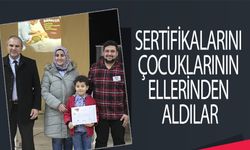 SERTİFİKALARINI ÇOCUKLARININ ELLERİNDEN ALDILAR