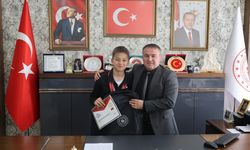 BAŞARILI GENÇ SPORCUYU MAKAMINDA AĞIRLADI