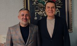 SANATÇI KÖRLER İLE BAŞKAN YILDIRIM BİR ARAYA GELDİ