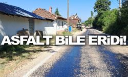 ERİYEN ASFALTA KARŞI KARAYOLLARINDA KUMLAMA ÇALIŞMASI