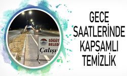 SÖĞÜT BELEDİYESİ TEMİZLİK ÇALIŞMALARINI GECE SAATLERİNDE DE SÜRDÜRÜYOR