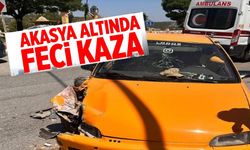 OTOMOBİL AYDINLATMA DİREĞİNE ÇARPTI: 2 YARALI