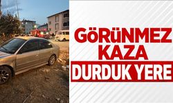 MİNİBÜSLE OTOMOBİL ÇARPIŞTI, YAYA KALDIRIMINDAKİ VATANDAŞ YARALANDI