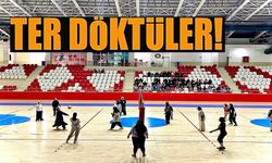 BOZÜYÜK'TE ÖĞRENCİLER VOLEYBOL FİNALİNDE TER DÖKTÜ