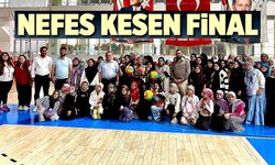 BOZÜYÜK'TE ÖĞRENCİLER VOLEYBOL FİNALİNDE TER DÖKTÜ