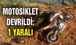 SEYİR HALİNDEKİ MOTOSİKLET DEVRİLDİ; 1 YARALI