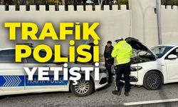 POLİS EKİPLERİ YOLDA KALAN OTOMOBİLE YARDIM ELİ UZATTI