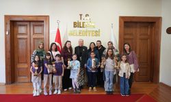 BAŞKAN SUBAŞI, ŞİİR VE RESİM YARIŞMASINDA DERECEYE GİRENLERE ÖDÜLLERİNİ VERDİ