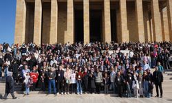 YÜZLERCE BİLECİKLİ ANITKABİR VE TARİHİ YERLERİ ZİYARET ETTİ