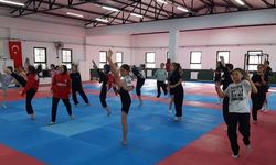 TAEKWONDO ANTRENMANLARI ARALIKSIZ SÜRÜYOR