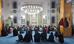 "VAKTİ KUŞANMAK" PROJESİ KAPSAMINDA ÖĞRENCİLER CAMİDE BULUŞTU
