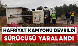 DEVRİLEN KAMYONDA SIKIŞAN SÜRÜCÜSÜ YARALANDI