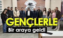 BAŞKAN DURGUT GENÇLERLE GENÇLİK MERKEZİ'NDE BULUŞTU