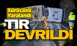 DİREKSİYON HAKİMİYETİNİ KAYBEDEN TIR SÜRÜCÜSÜ KAZA YAPTI