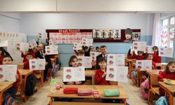 ‘BİLECİK'İ HERKES BİLECEK' BOYAMA KİTABI ÖĞRENCİLERE DAĞITILDI