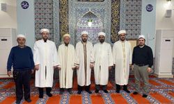 ENDERUN USULÜ TERAVİH NAMAZI KILINIYOR