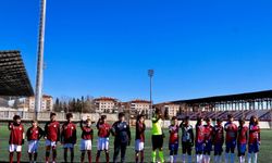 KÜÇÜK ERKEKLER FUTBOL MÜSABAKALARI HEYECANLA SÜRÜYOR