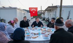 BÜYÜK YANGIN SONRASI YARALARINI SARAN VATANDAŞLAR İFTARDA BİR ARAYA GELDİ