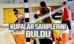FUTSAL TURNUVASINDA MADALYA VE KUPALAR SAHİPLERİNİ BULDU