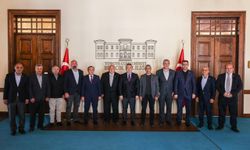 VALİ SÖZER, MUHTARLAR DERNEĞİ YÖNETİMİYLE BİR ARAYA GELDİ