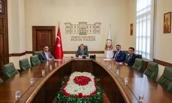 VALİ SÖZER VE İL MÜDÜRÜ İLHAN ÇEVRİM İÇİ TOPLANTIYA KATILDI