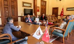 VALİ SÖZER, 23 NİSAN’DA MAKAMINI MİNİK YİĞİT’E DEVRETTİ.