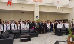 BŞEÜ’DE BEYAZ ÖNLÜK GİYME TÖRENİ COŞKUYLA GERÇEKLEŞTİ