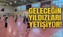 VOLEYBOL ANTRENMANLARI DEVAM EDİYOR