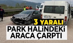 VİRAJI ALAMAYAN OTOMOBİL PARK HALİNDEKİ ARACA ÇARPTI: 3 YARALI