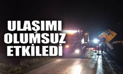 DEVRİLEN TIR TRAFİĞİ OLUMSUZ ETKİLEDİ