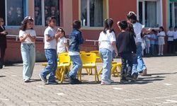 MİNİK YÜREKLERDEN ERTELENEN 23 NİSAN COŞKUSU