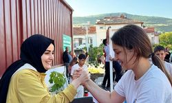 KAYMAKAM KILIÇ ÇOCUKLARLA BİLEK GÜREŞİ YAPTI