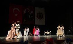 BİLECİK SINAV KOLEJİ’NDEN UNUTULMAZ YIL SONU GÖSTERİSİ: SAHNE DEVLEŞEN ÖĞRENCİLERİN OLDU!